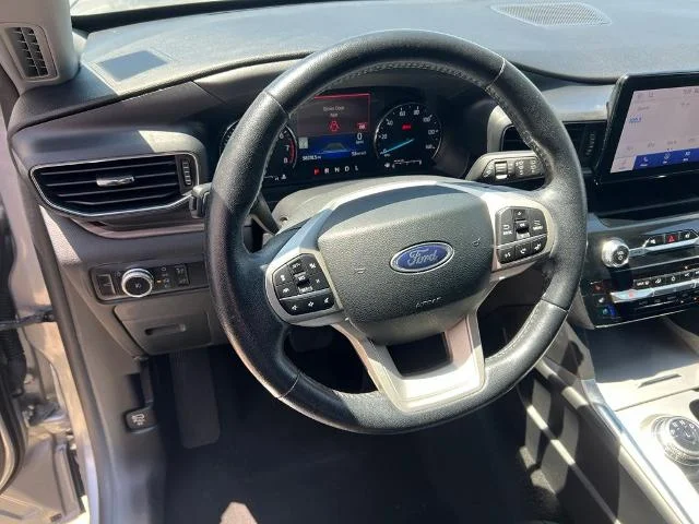 Used 2023 Silver Metallic Ford Limited image 45
