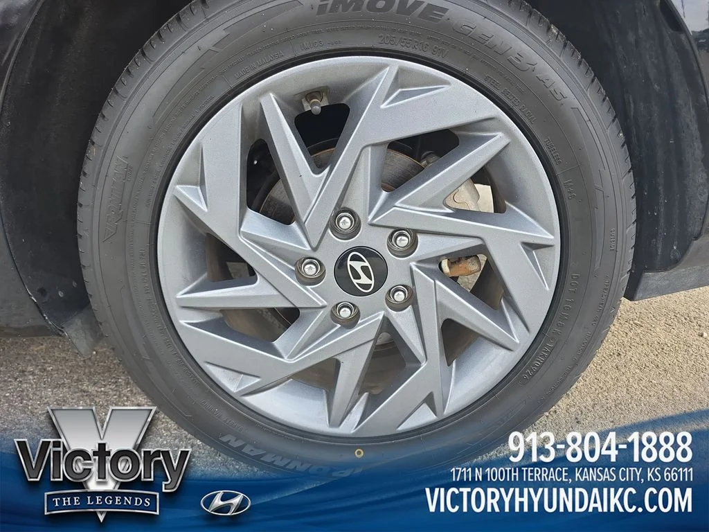 Used 2024 Black Hyundai SEL image 27