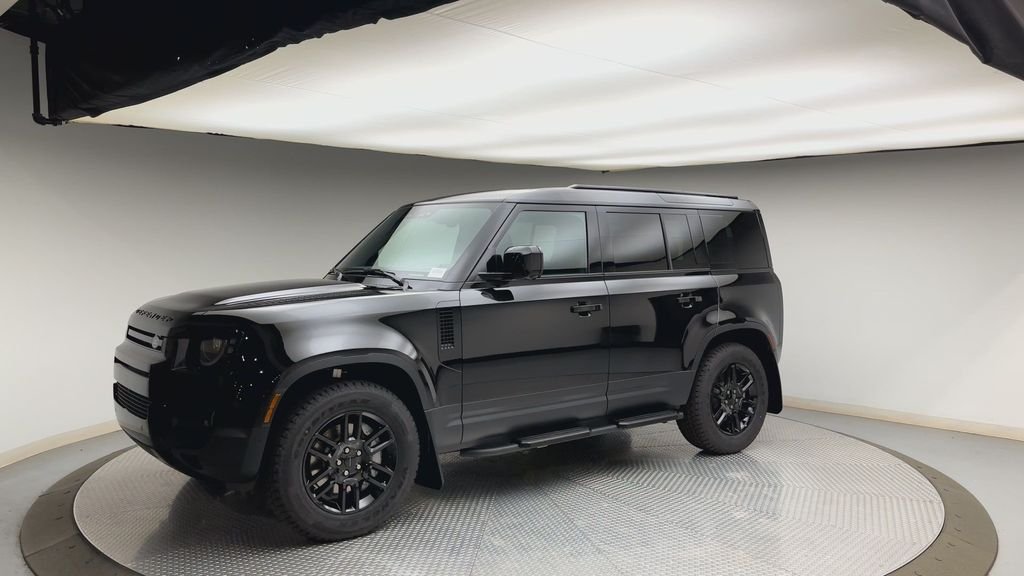 New 2026 Santorini Black Metallic Land Rover S image 6
