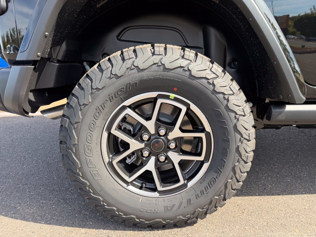 New 2027 Black Clear-Coat Paint Jeep Rubicon image 9