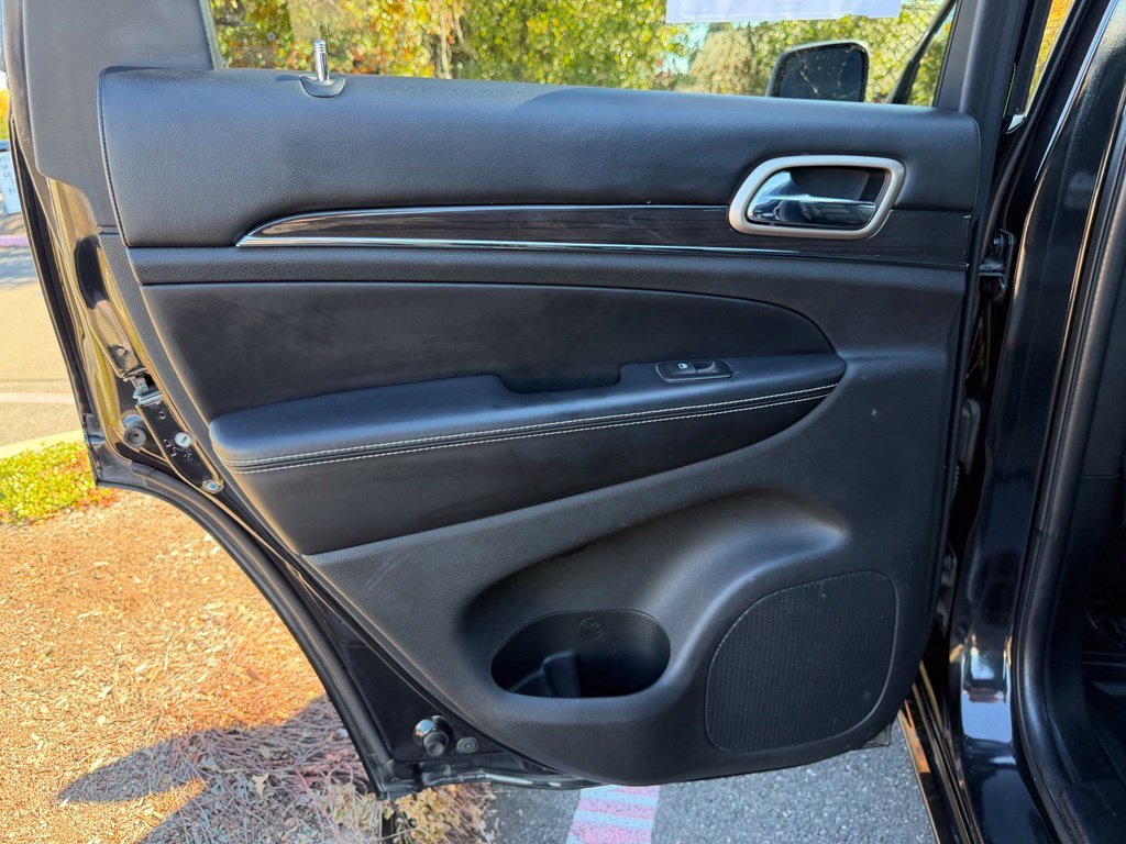 Used 2016 Brilliant Black Crystal Pearlcoat Jeep Overland image 29