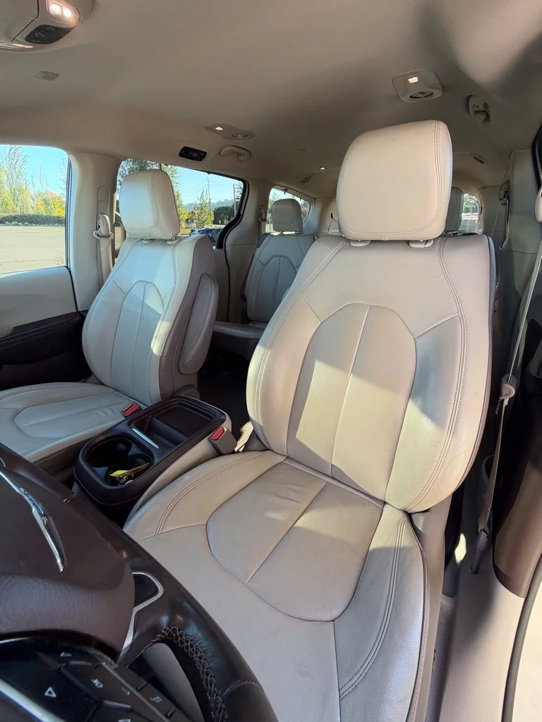 Used 2017 Tusk White Chrysler Touring L image 37