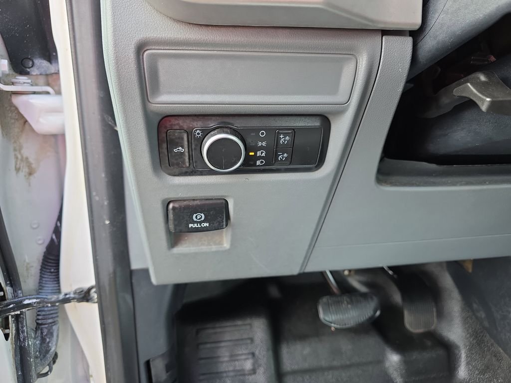 Used 2022 White Ford XL image 18