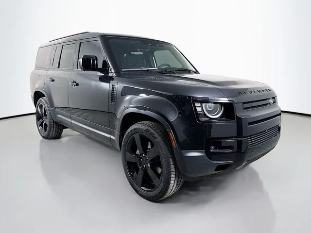 New 2026 Santorini Black Metallic Land Rover S image 3
