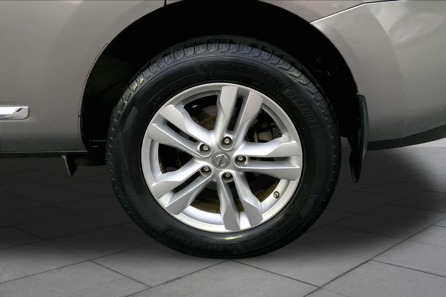 Used 2015 Platinum Graphite Nissan S image 11
