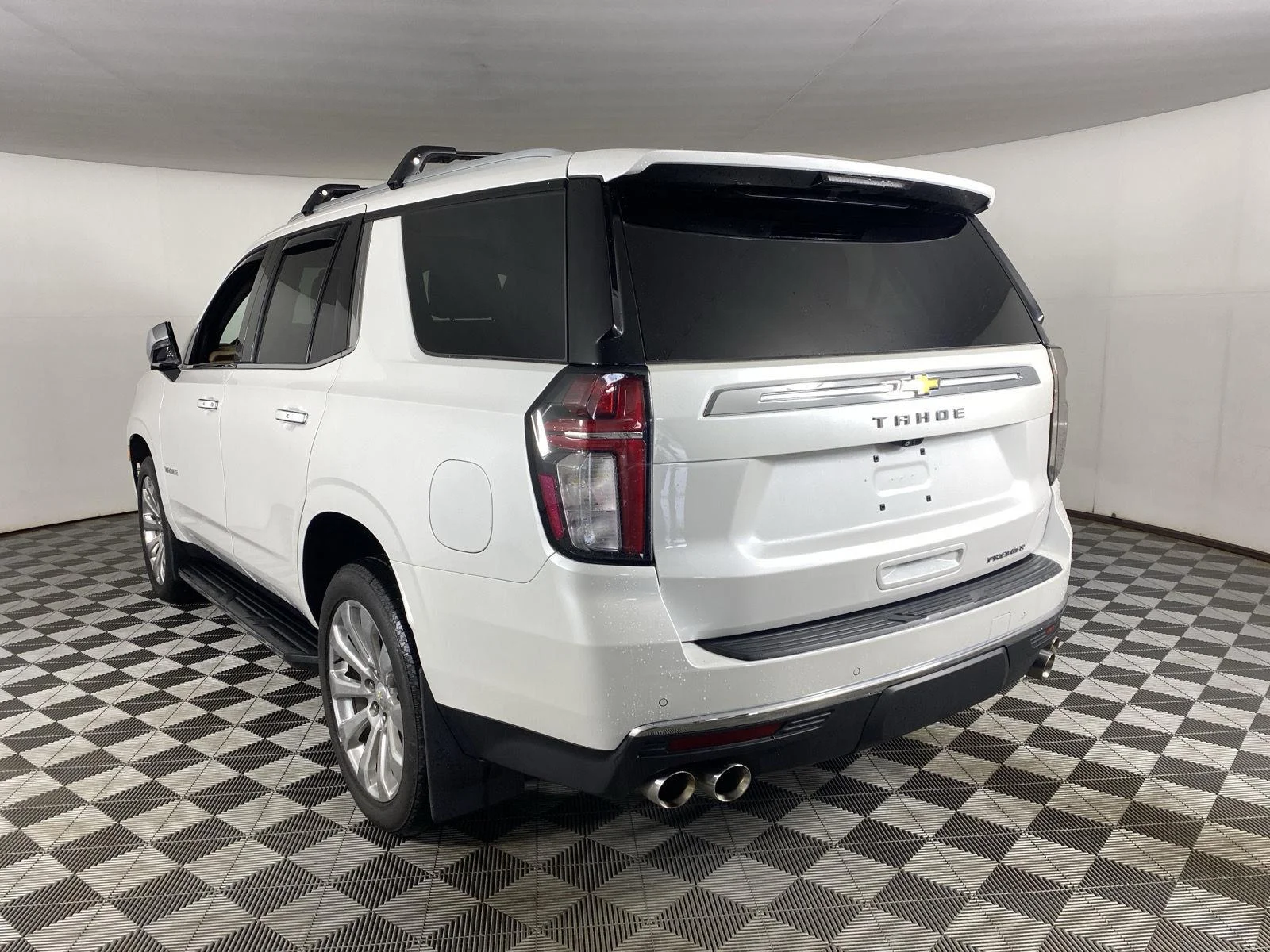 Used 2023 Iridescent Pearl Tricoat Chevrolet Premier image 5