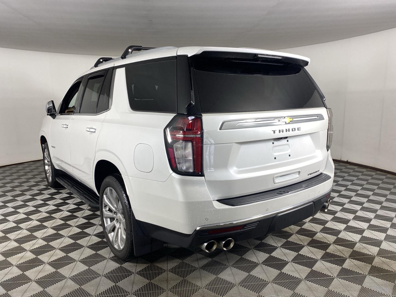 Used 2023 Iridescent Pearl Tricoat Chevrolet Premier image 5