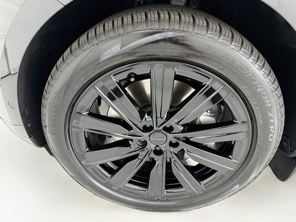 New 2026 Santorini Black Land Rover SE image 30