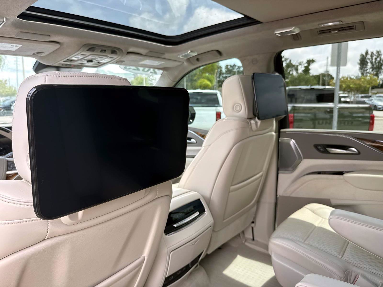 Used 2024 Crystal White Tricoat CADILLAC Sport Platinum image 15