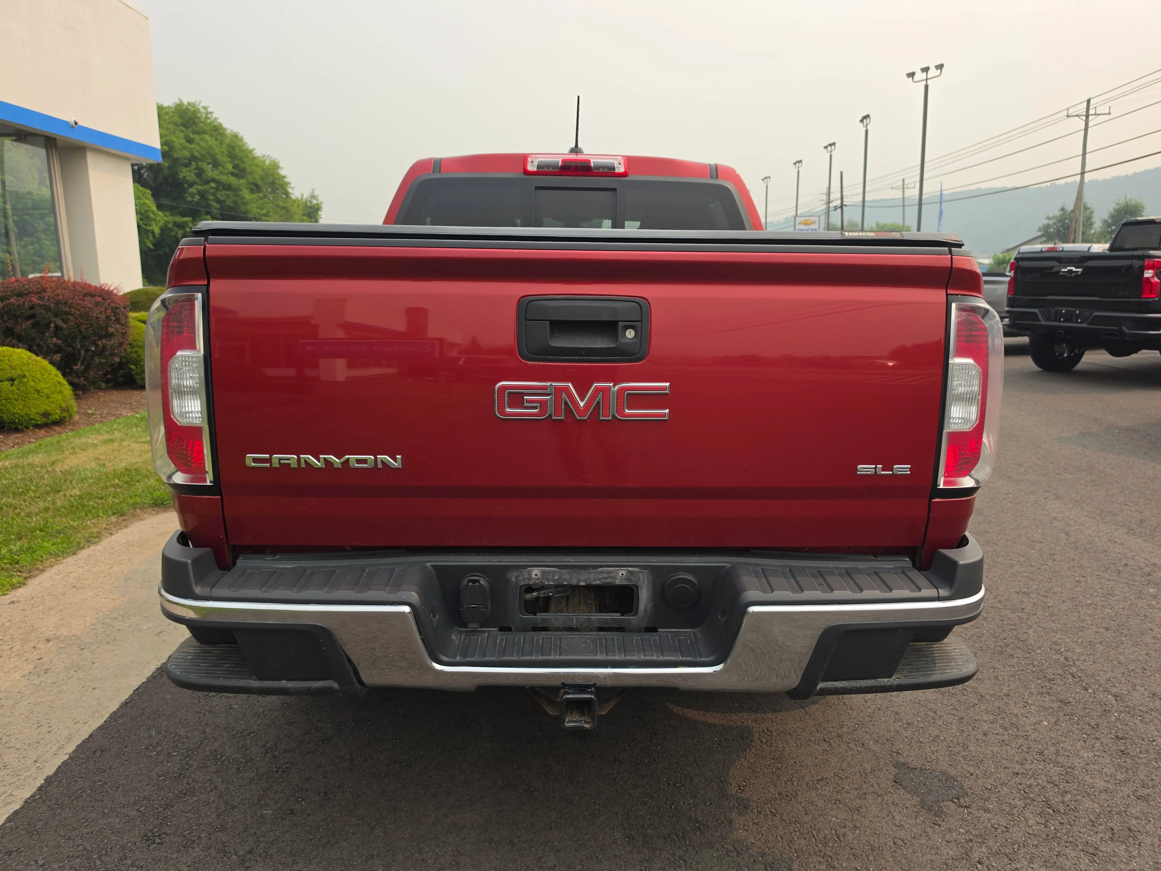 Used 2016 Copper Red Metallic GMC 4WD SLE image 4