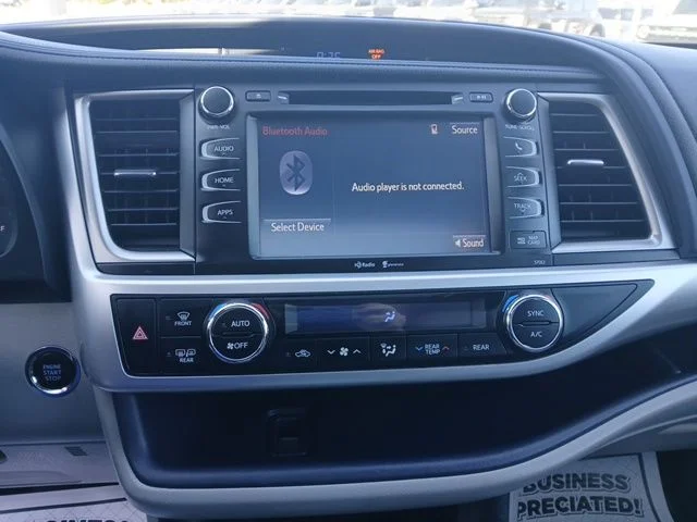 Used 2015 Silver Toyota XLE V6 image 19