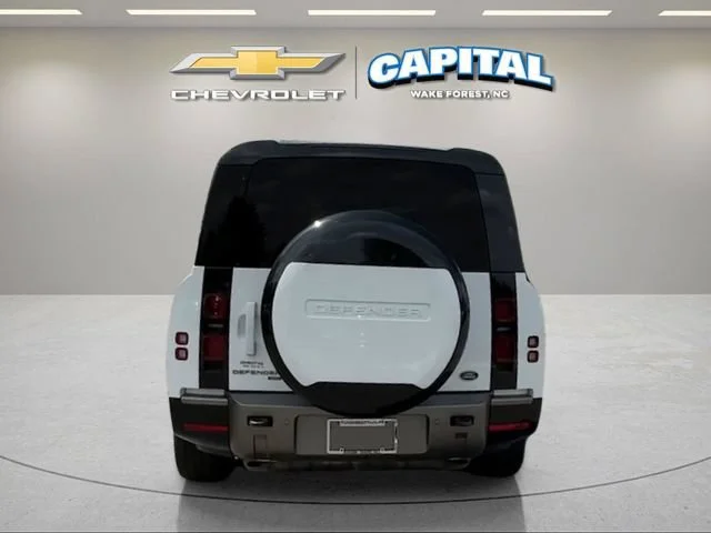 Used 2023 White Land Rover 130 X-Dynamic SE image 4