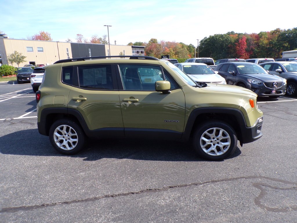 Used 2015 Green Jeep Latitude image 4