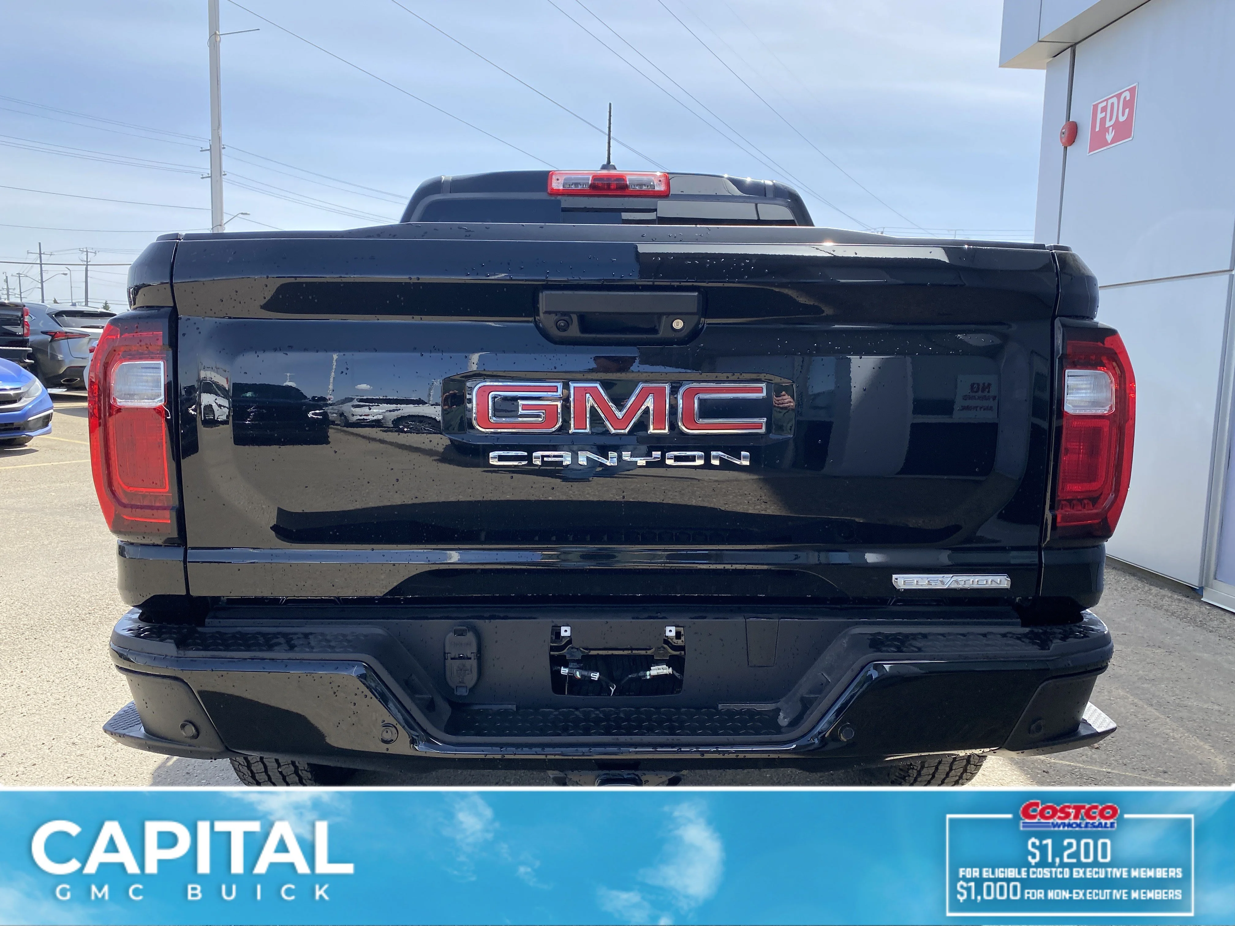 New 2026 ONYX BLACK GMC 4WD Elevation image 5