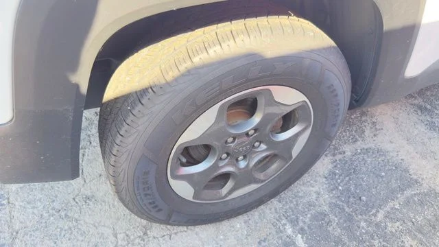 Used 2018 White Jeep Sport image 5