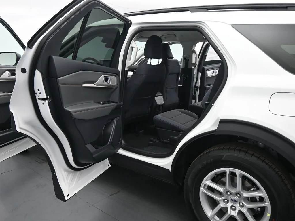 New 2026 Star White Metallic Tri-Coat Ford Active image 17