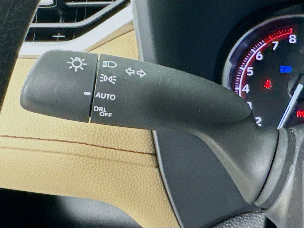 Used 2025  Toyota XLE image 12