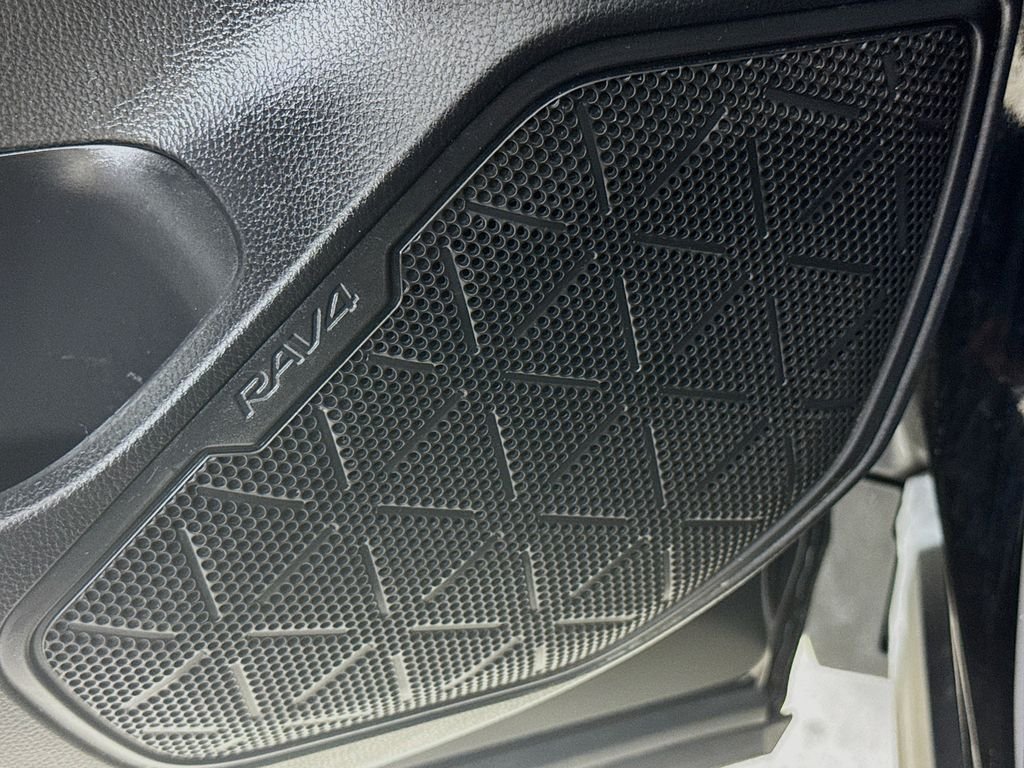Used 2022 Midnight Black Metallic Toyota XLE Premium image 22