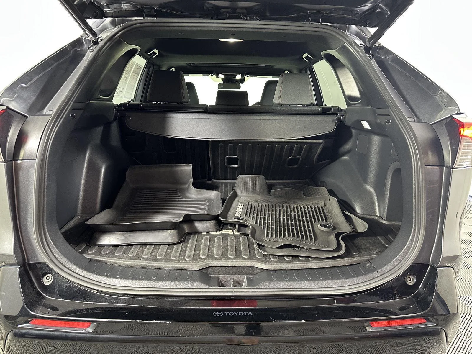 Used 2022 Magnetic Gray Metallic Toyota SE image 20