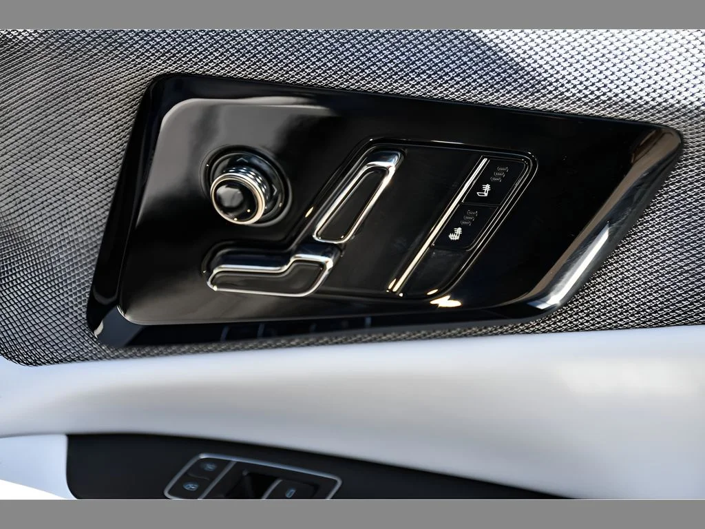 Used 2025 BLACK RAVEN Cadillac Sport image 33