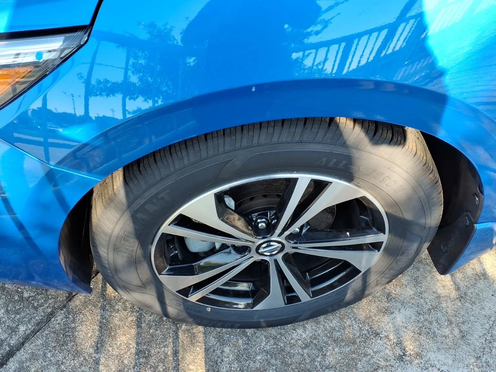 Used 2022 Electric Blue Metallic Nissan SV image 25