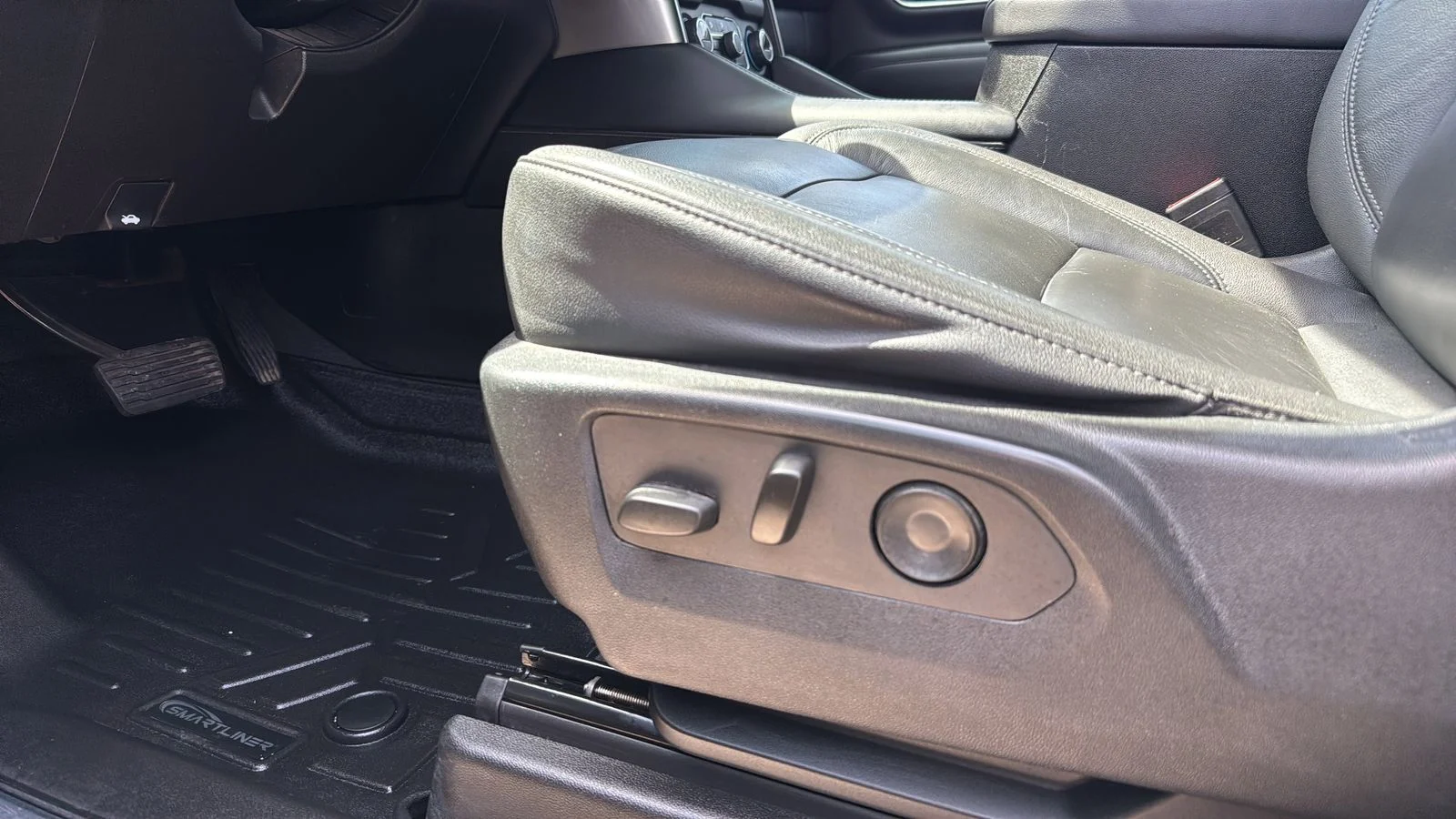 Used 2021 Gray Chevrolet Z71 image 10
