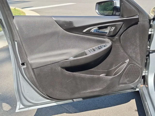 Used 2025 Gray Chevrolet LT image 30