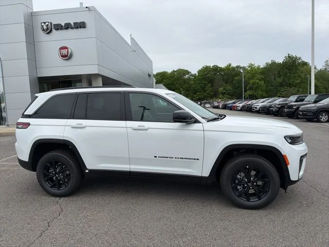 New 2026 White Jeep Altitude image 2