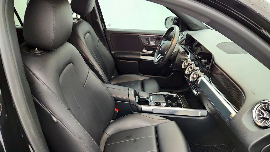 Used 2020 Night Black Mercedes-Benz GLB 250 4MATIC® SUV w/ Premium Pkg, Surround View & Panorama Roof image 24