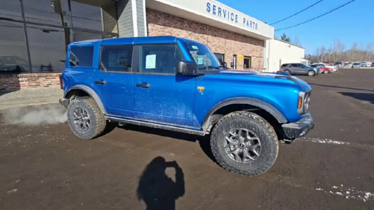 New 2025 Velocity Blue Metallic Ford Badlands image 3