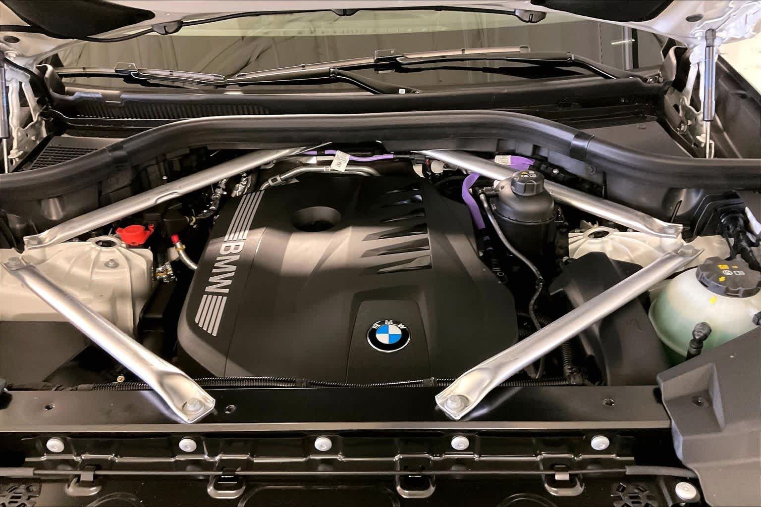New 2026 Alpine White BMW sDrive40i image 16