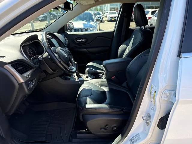 Used 2016 Bright White Clearcoat Jeep Limited image 15
