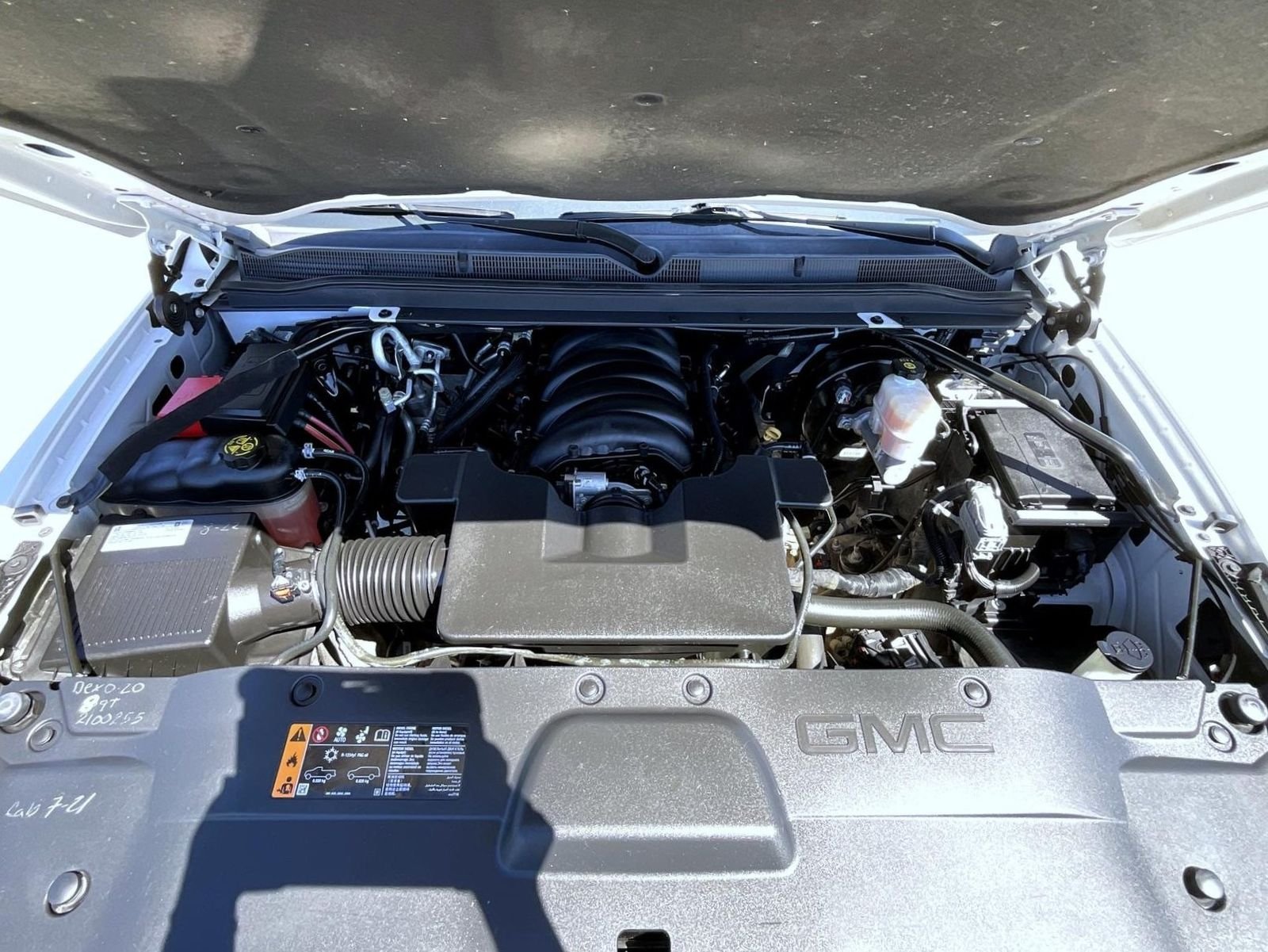 Used 2019 White GMC Denali image 27