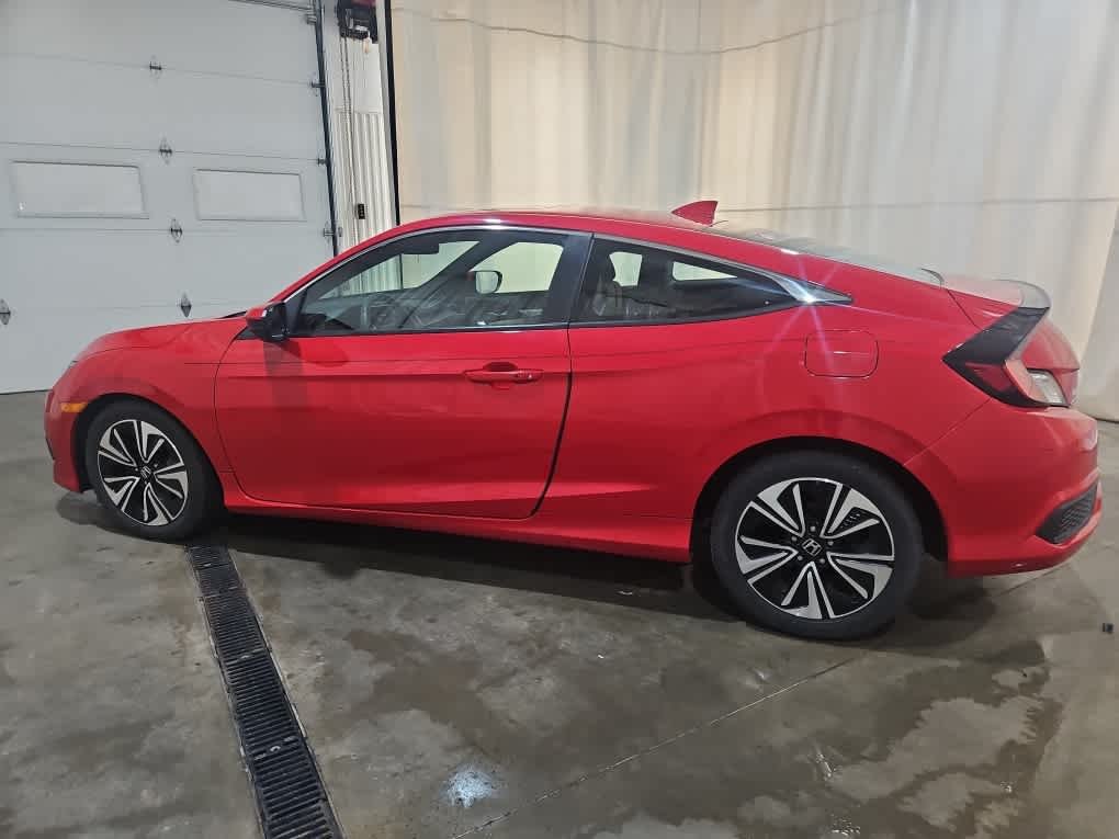 Used 2017 Rallye Red Honda EX-T image 3