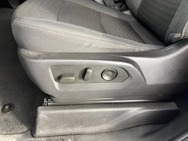Used 2024 White Chevrolet Custom image 17