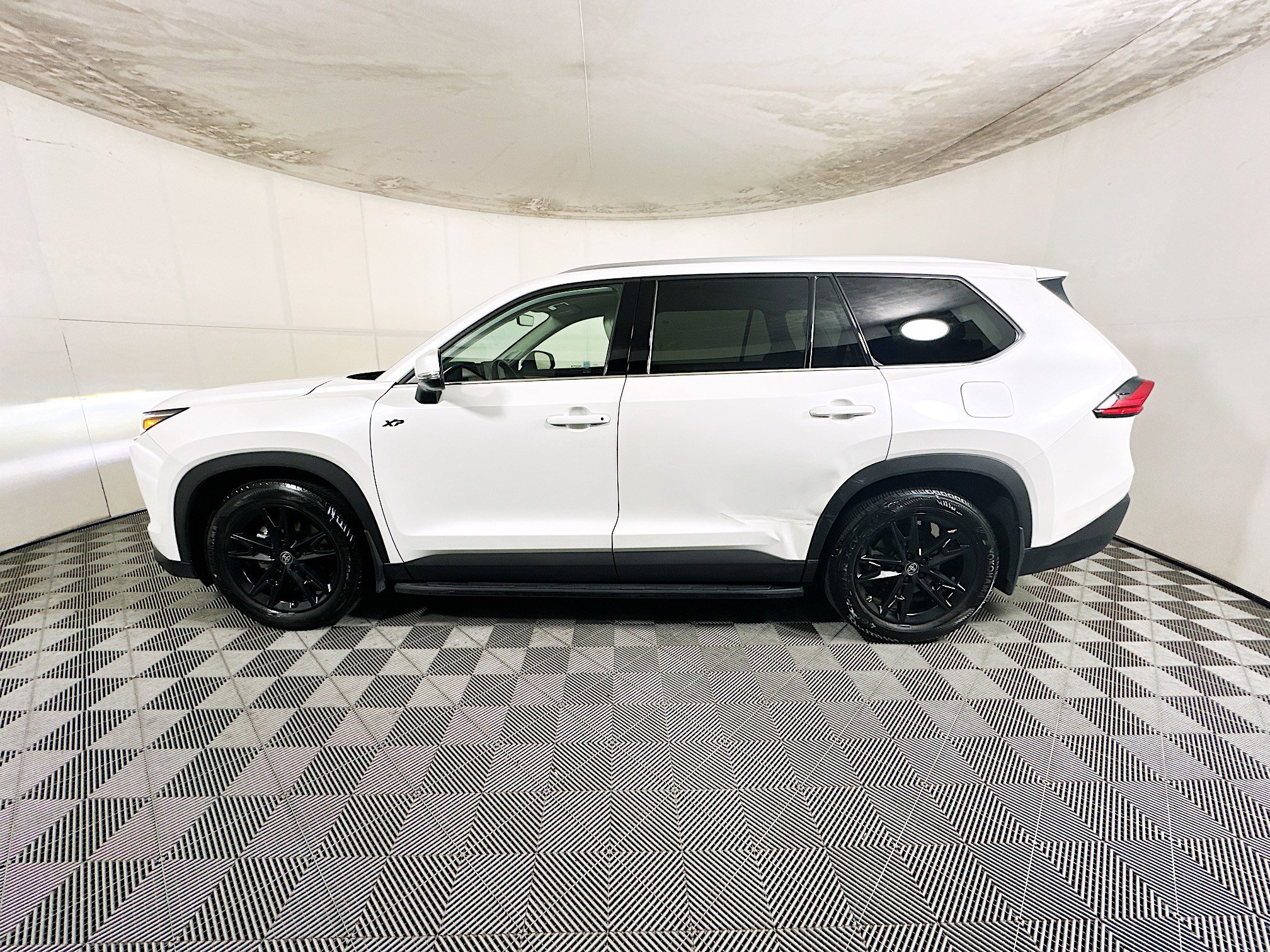 2024 Toyota Grand thumbnail 8