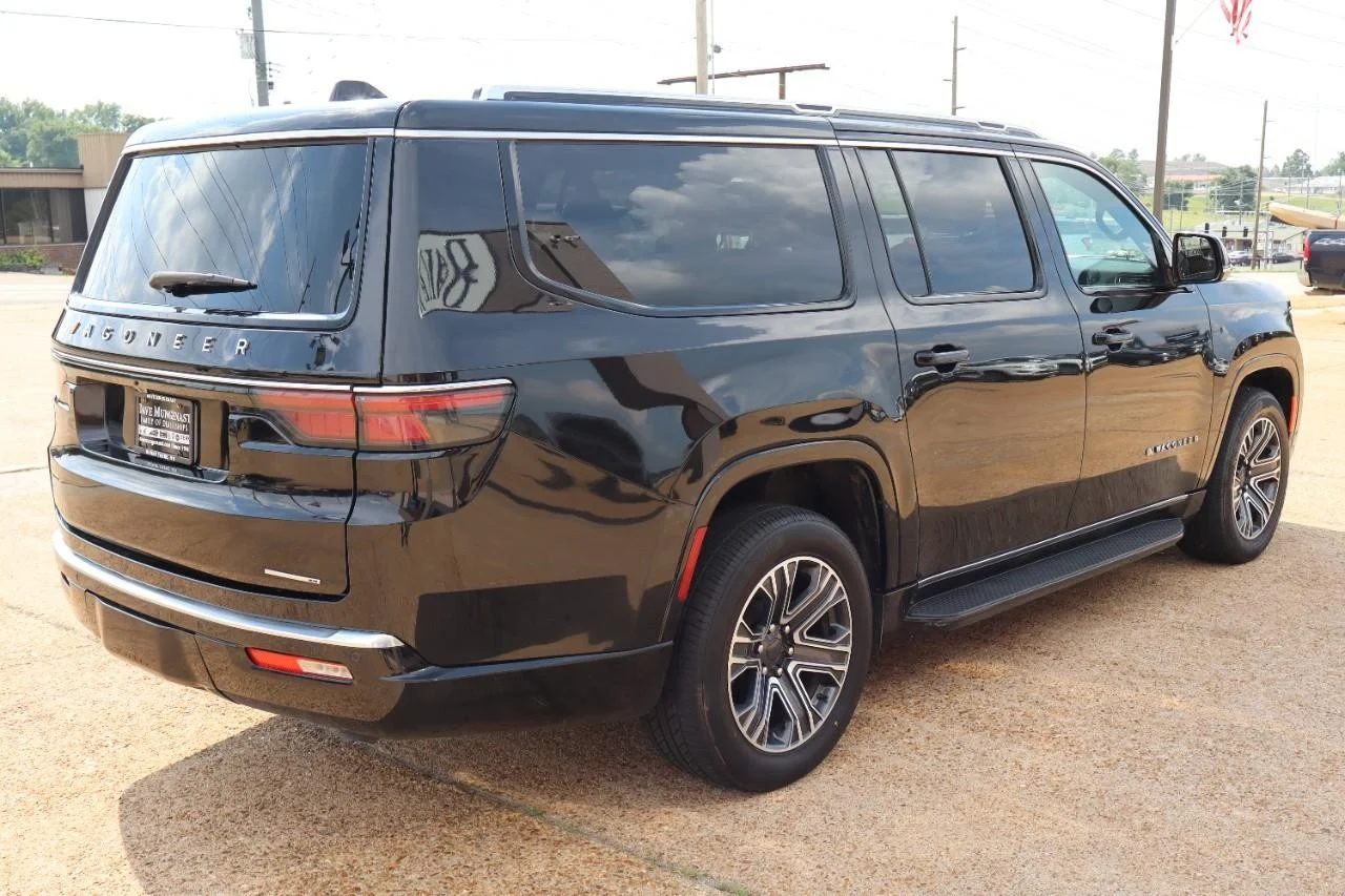 Used 2024 Diamond Black Crystal Pearl Coat Jeep Series II image 5