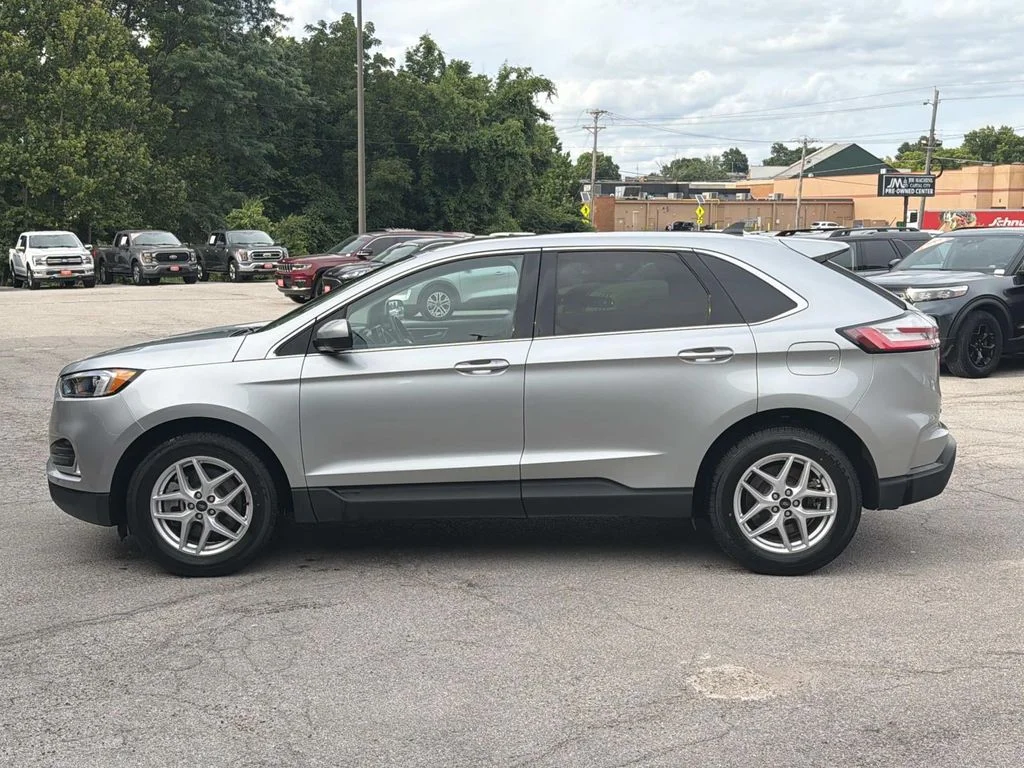 Used 2023 Silver Ford SEL image 8