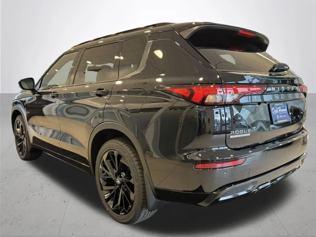 New 2026 Black Nissan Platinum image 10