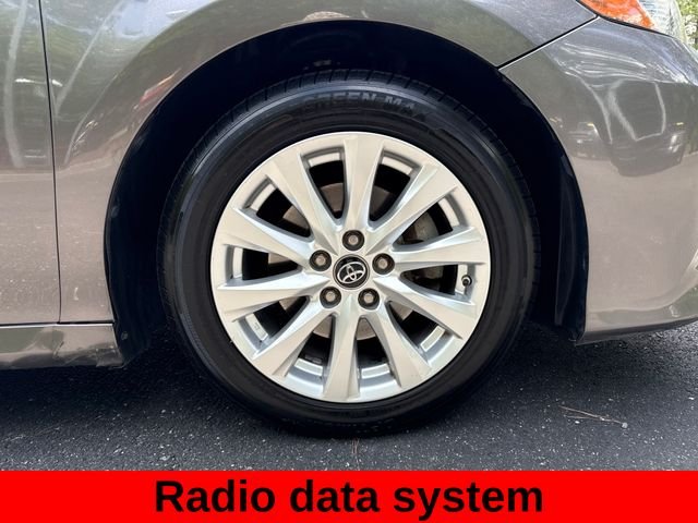 Used 2018 Gray Toyota LE image 13