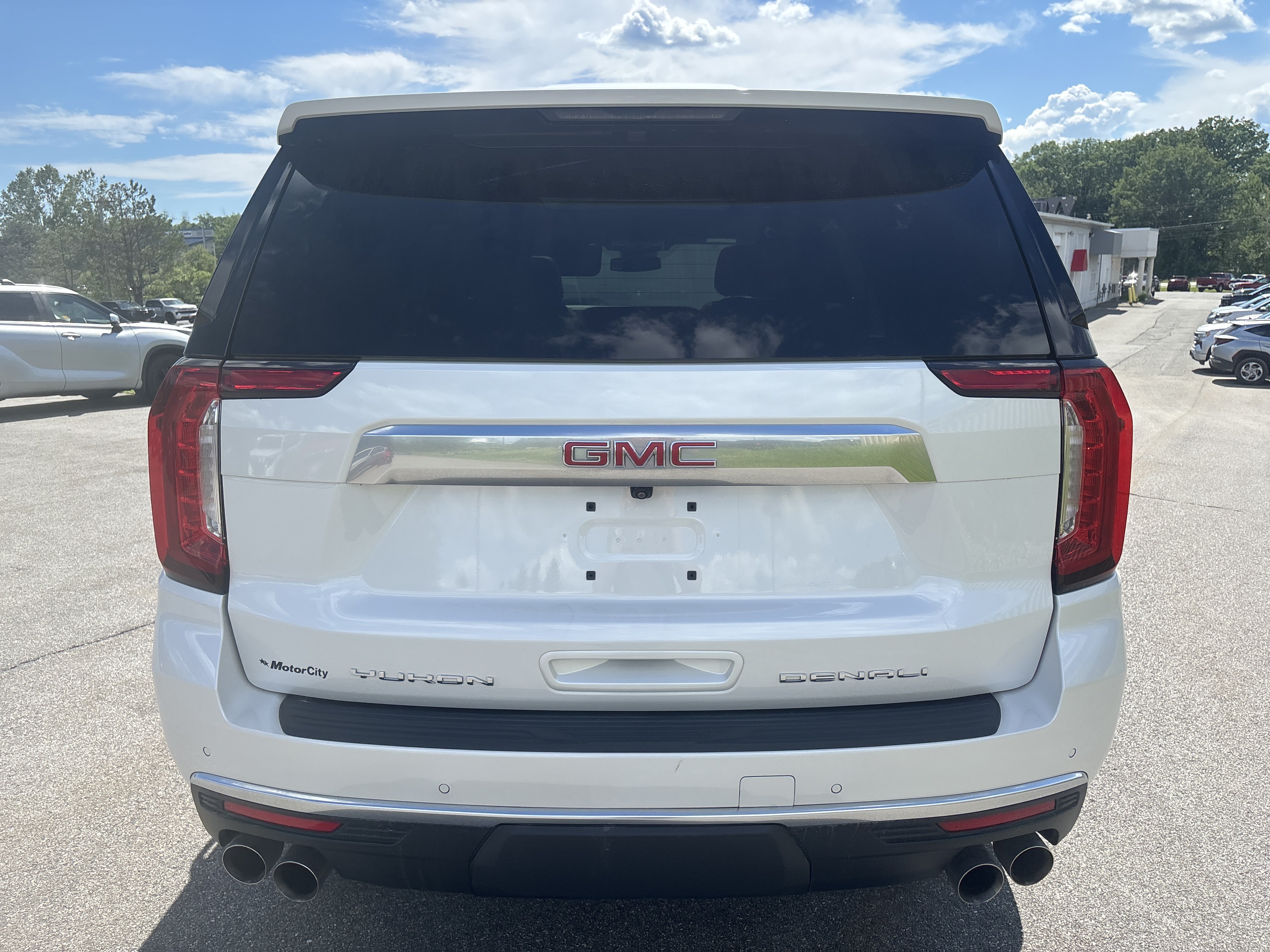 Used 2024 White Frost Tricoat GMC Denali image 4