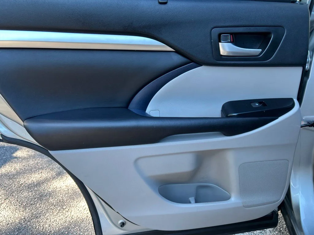 Used 2019 Silver Toyota XLE image 24