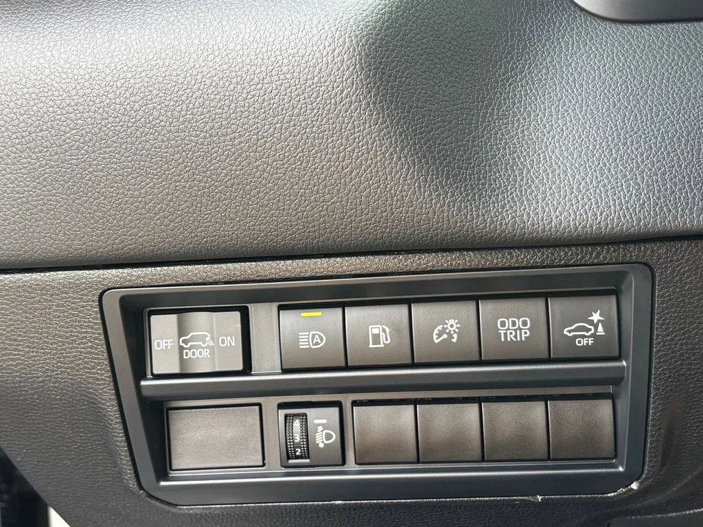 Used 2025 White Toyota SR5 image 22