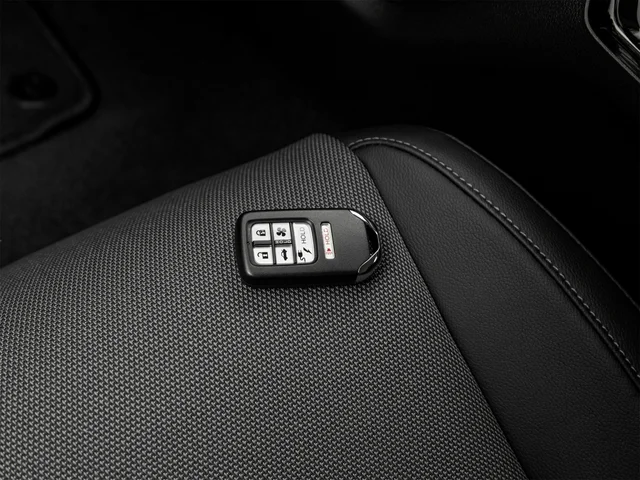 Used 2018 Silver Honda Base image 40
