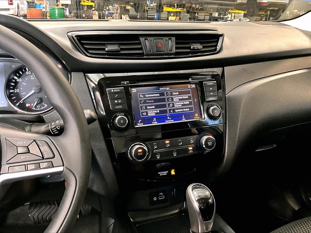 Used 2019 Silver Nissan S image 19