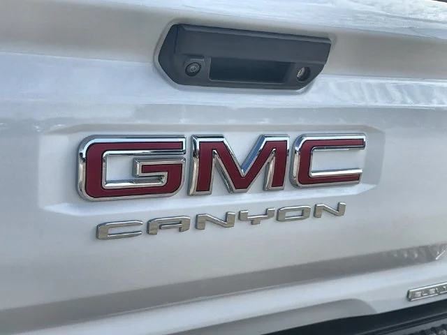 Used 2025 Summit White GMC Elevation image 30