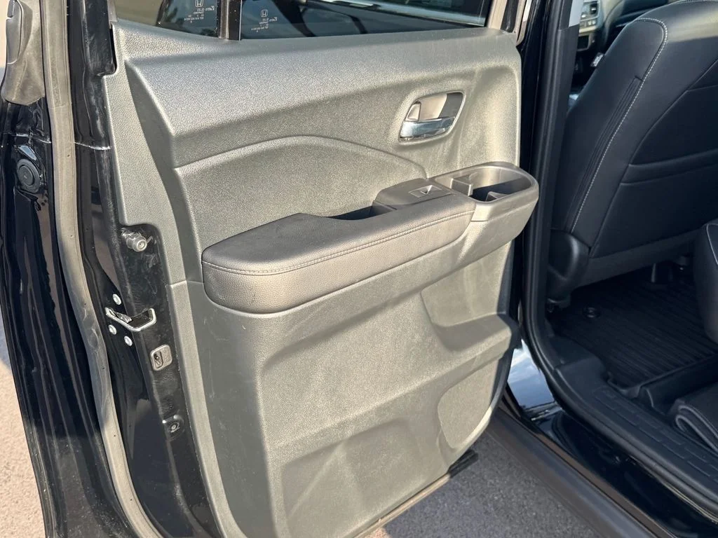 Used 2023  Honda RTL image 17