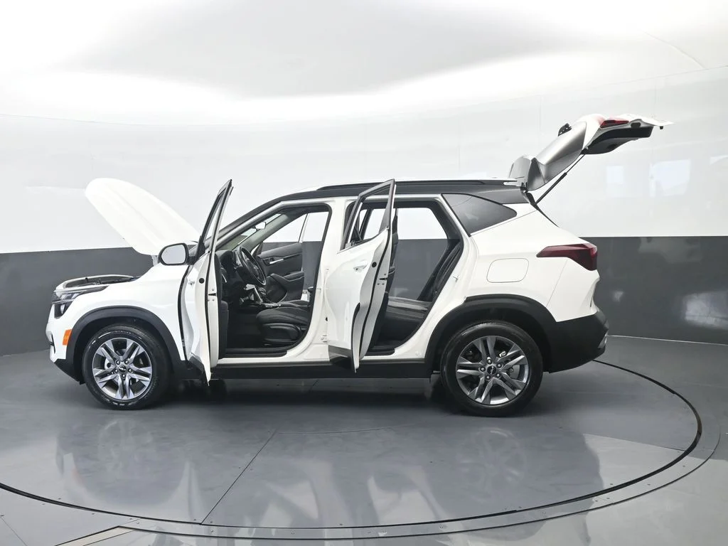 Used 2023 Clear White/Black Roof Kia S image 67