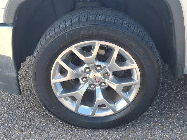 Used 2017 Silver GMC SLT image 15