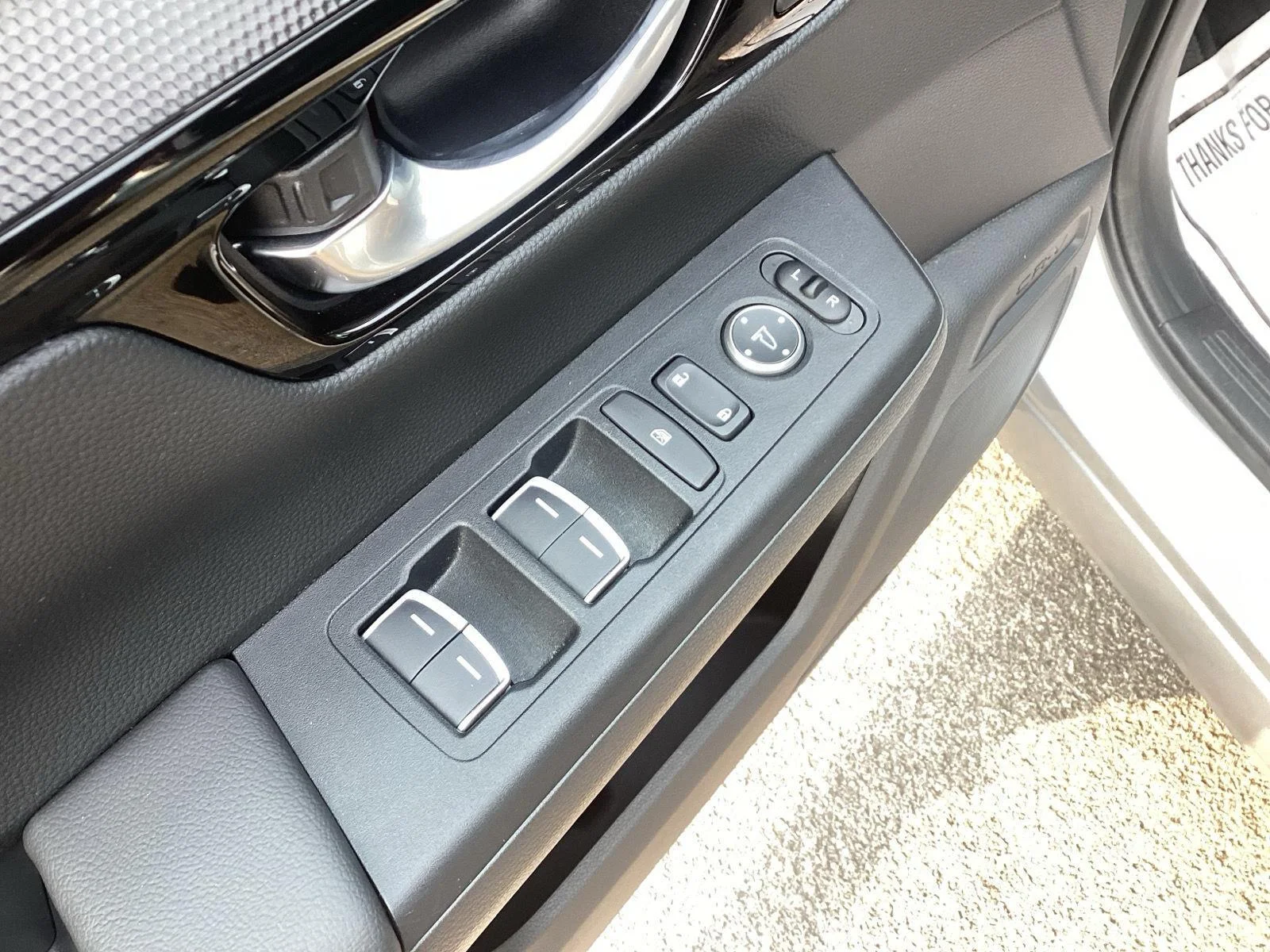 Used 2025 Solar Silver Metallic Honda EX-L image 15